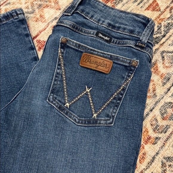 Wrangler Retro Mae Women's Classic Blue Boot Cut Jeans - Picture 2 of 13